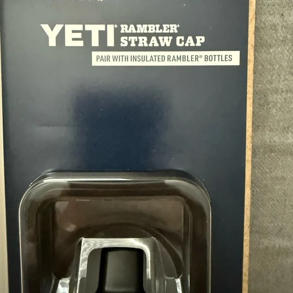 🎄3/$15 NWT Yeti Black Rambler Cap with Flip Straw - Picture 3 of 4